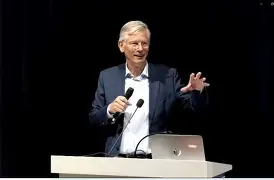 开云网站 -包含埃因霍温内部会议纪要流出——窗口期回应争议,意甲使命明确,资深球员宣示担当的词条